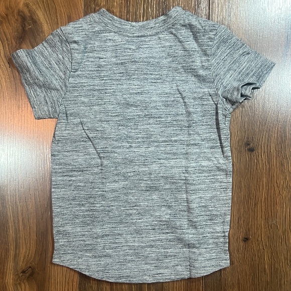 Lot of boy casual tees size 2t - Picture 3 of 10